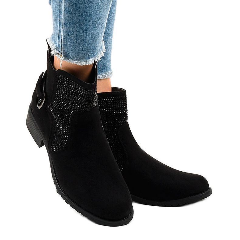 Schwarze Wildlederstiefel mit Nieten CZ220 1