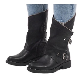 Schwarze Stiefel mit JLA06 Nieten 1