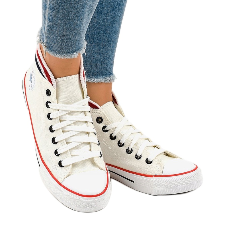 Klassische weiße Schnürsneaker W01 1