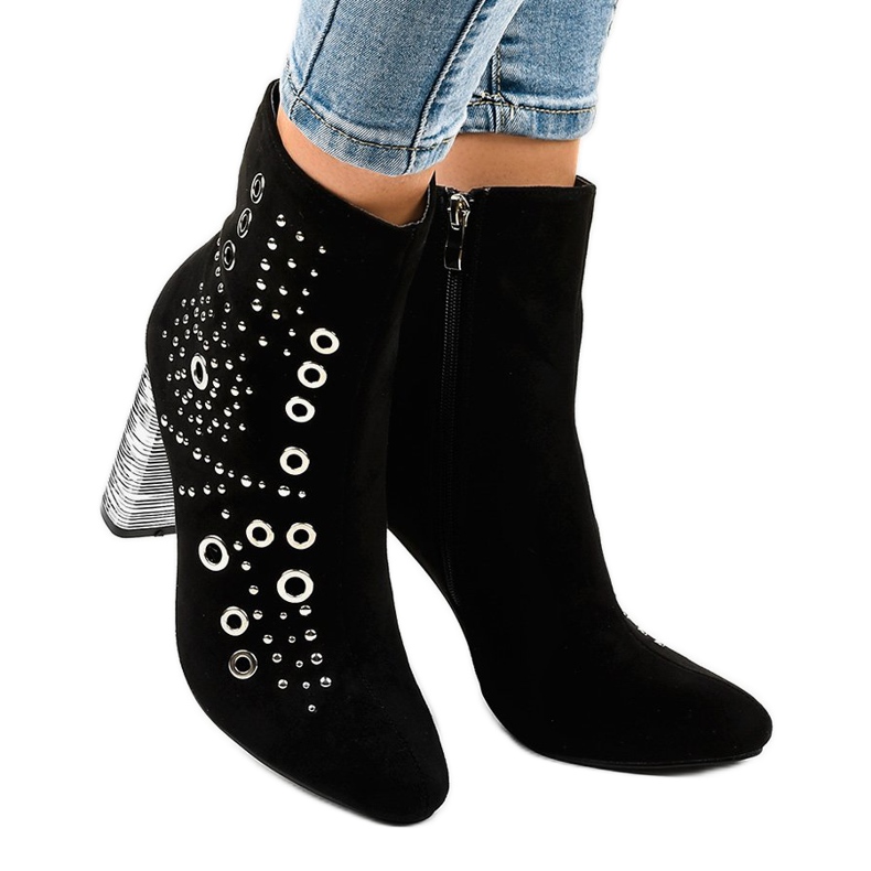 Schwarze Wildleder-Stiefeletten am AE28P-Pfosten 2