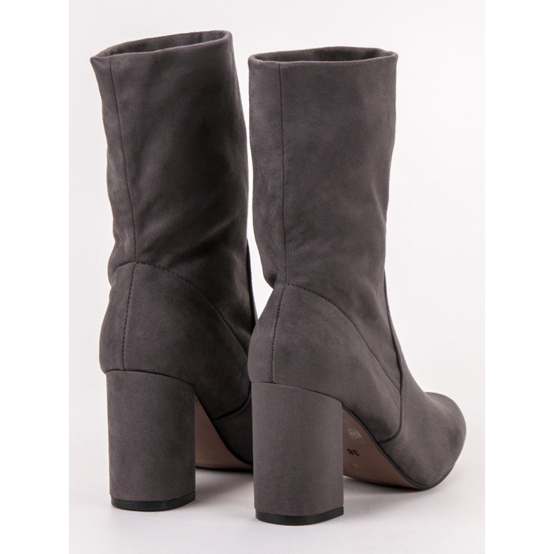 Super Mode Slip-On-Stiefel an einem Pfosten grau 1