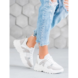 SHELOVET Gebundene Schuhe auf der Plattform weiß 1