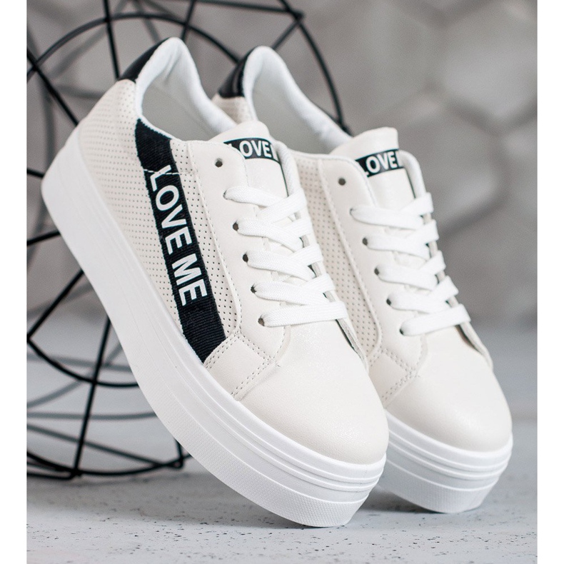 SHELOVET Weiße Schuhe auf der Plattform 1