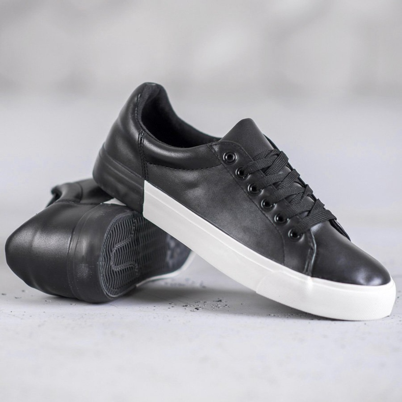 Bestelle Turnschuhe aus Öko-Leder schwarz 1