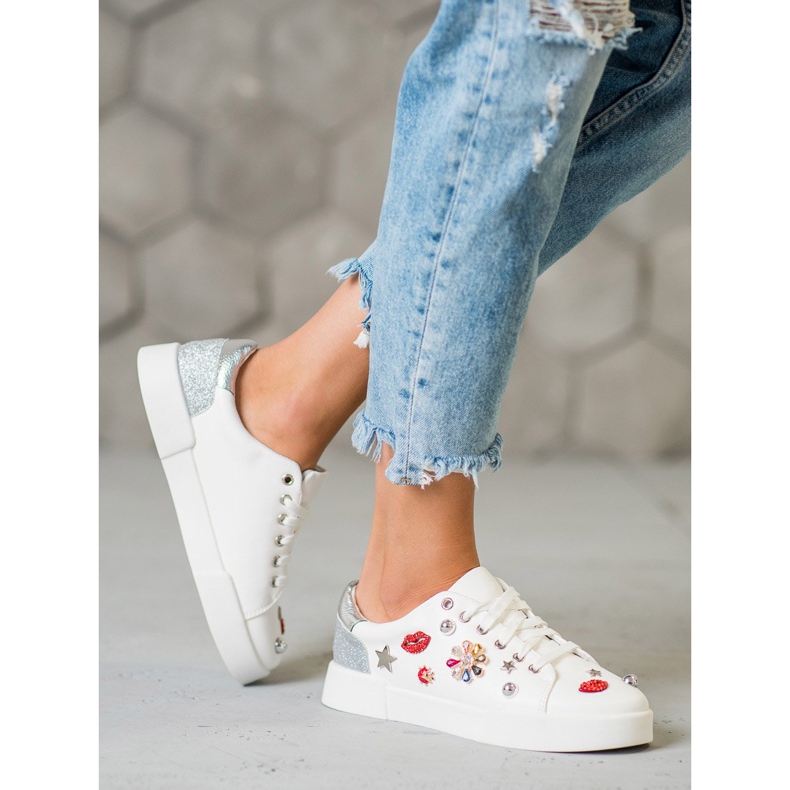 Bestelle Sportschuhe mit Patches weiß 1