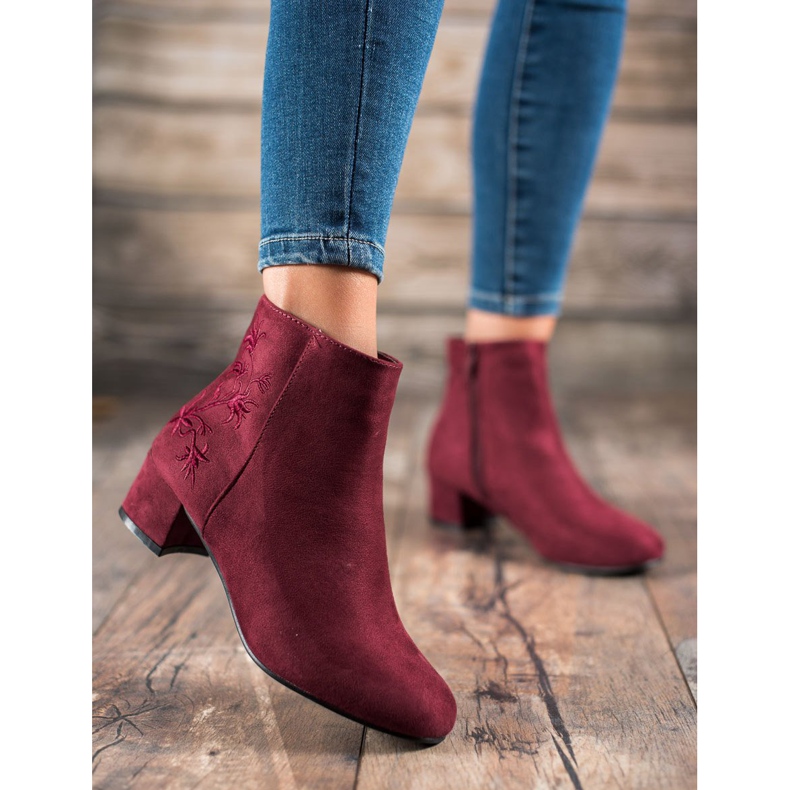 Small Swan Stiefel mit Anwendung rot 2