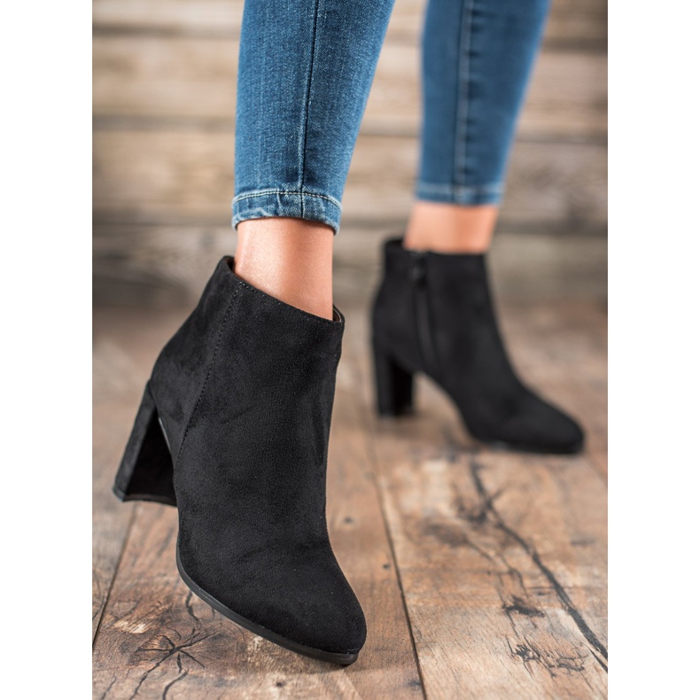 Abloom Wildleder Booties auf einer Bar schwarz 1