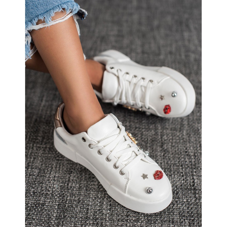 Bestelle Sportschuhe mit Patches weiß 1