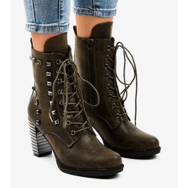 Grüne Stiefeletten mit F117 Nieten 1