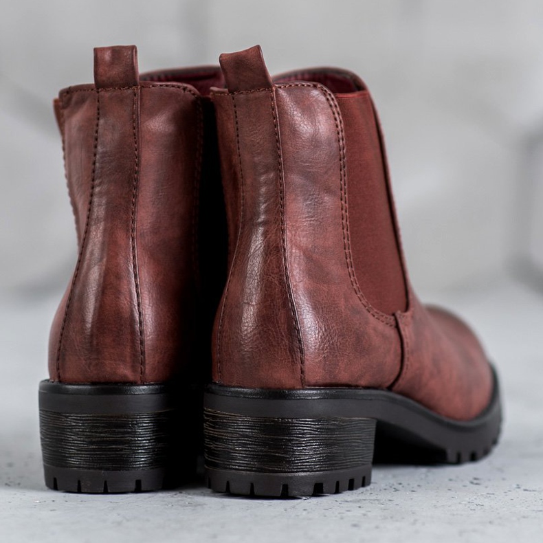 Jennika Stiefel auf der Plattform rot 2