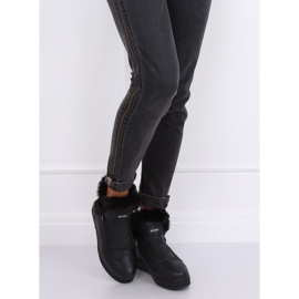 Schwarze knöchelhohe Sneakers mit Fell W19-29 Schwarz 2