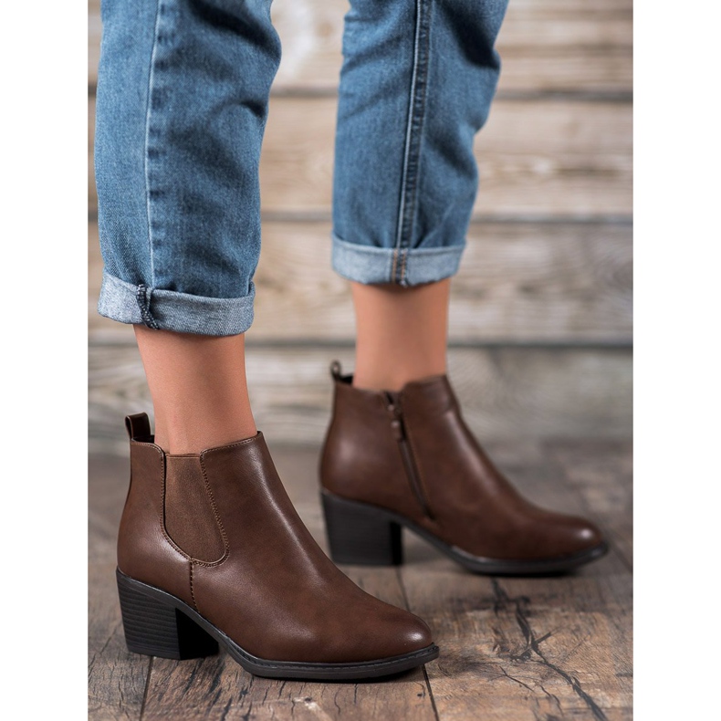 Anesia Paris braune Booties auf einem Pfosten 1