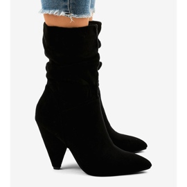 Schwarze Wildleder Stiefeletten am LS5062 Post 2