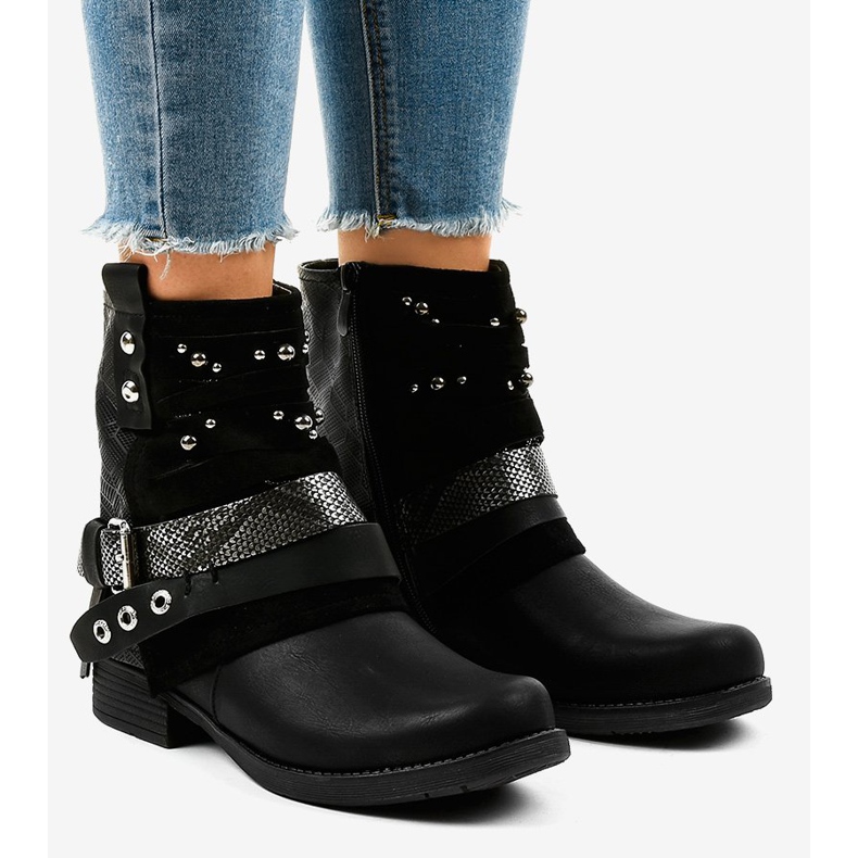 Schwarze isolierte Stiefel, reich verziert A-351 1