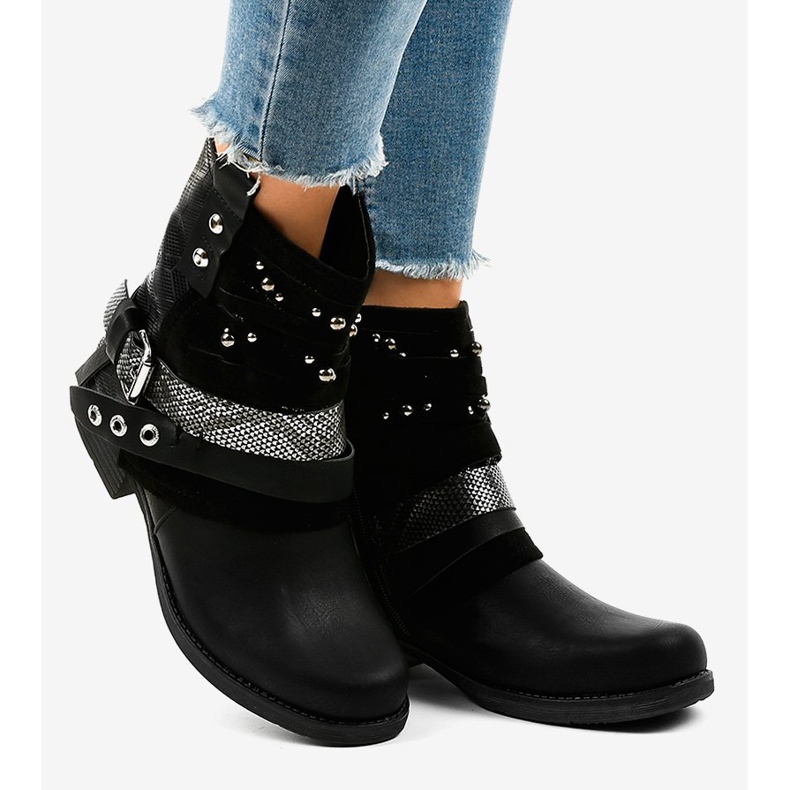 Schwarze isolierte Stiefel, reich verziert A-351 2