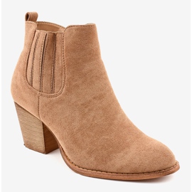 Beige Wildlederstiefel am SA-3338 Post 1