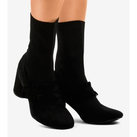 Schwarze Wildleder-Stiefeletten am LL-102P-Pfosten 1