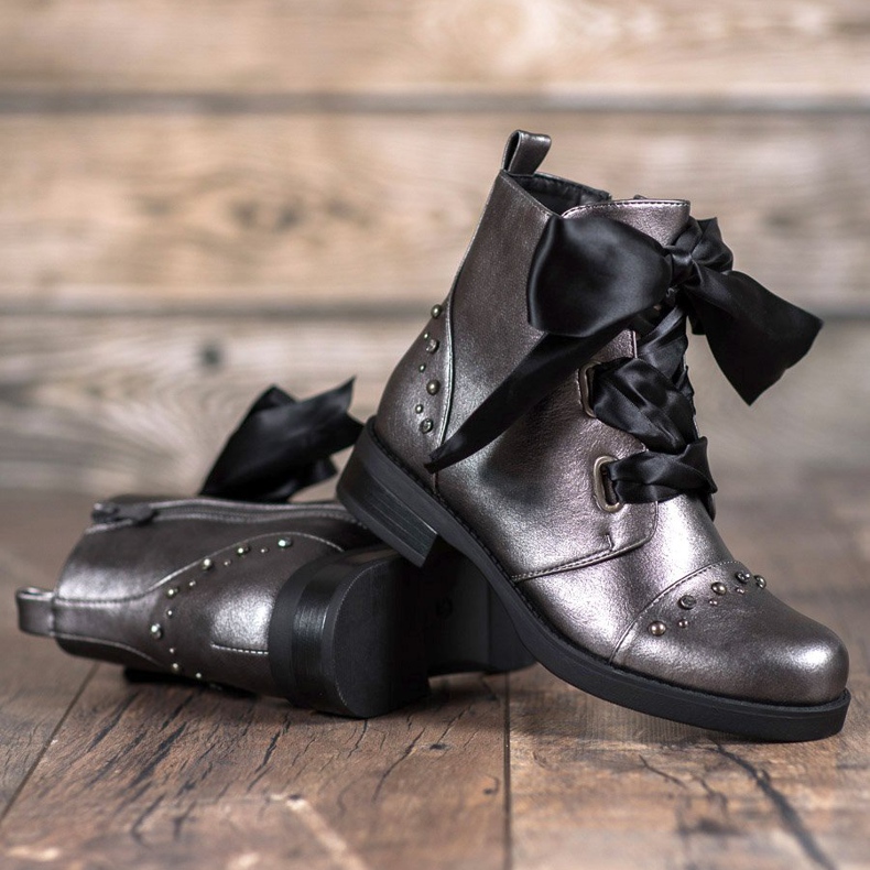 Bestelle Stiefel mit Bändern grau 1