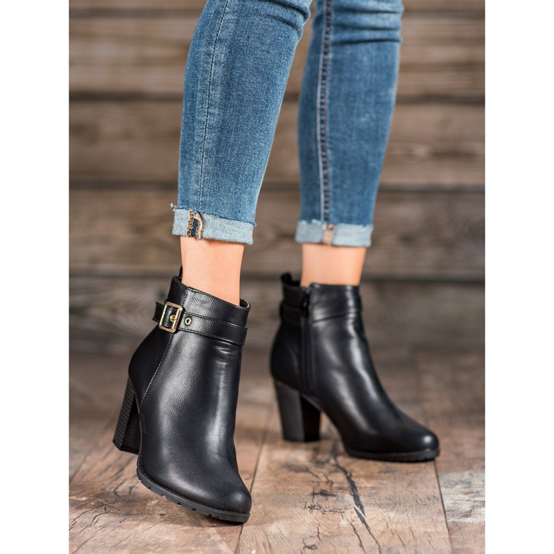 Abloom Stiefel an einem Pfosten mit Schnalle schwarz 2