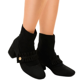 Schwarze Velourspumps am JM8118Y Pfosten 1