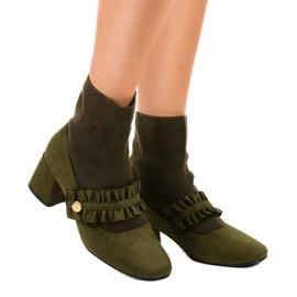 Grüne Velourspumpen am JM8118Y Pfosten 1