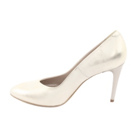 Damenlederpumpen Golden Espinto 889 an einer Stecknadel 2