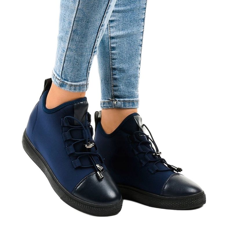 Marineblaue, isolierte hohe Sneakers mit Keilabsatz XY-35 1