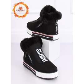 Schwarze isolierte Sneaker NB311 Black 1