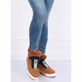 Sneakers isoliert braun NB311 Camel 2