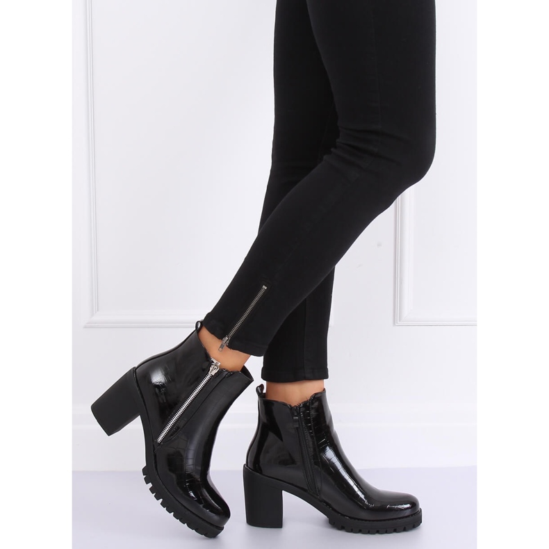 Schwarz lackierte Chelsea Boots DA37P Schwarz 1