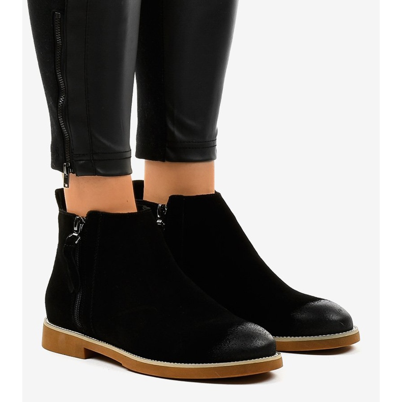 Schwarze flache Damenstiefel mit Reißverschluss 6830-PA 1