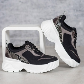 Snekaers auf der VICES-Plattform schwarz 1