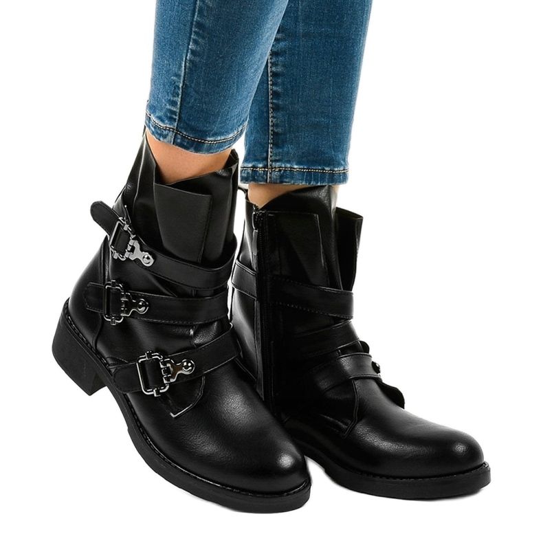 Schwarze flache Damenstiefel mit HQ952 Schnallen 1