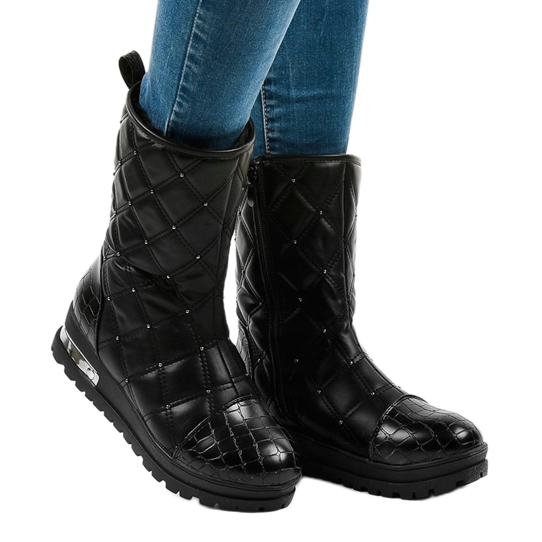 Schwarze flache Damenstiefelette mit Nieten B9016-1 1