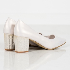 Goodin Pumpen auf einer Säule grau 2