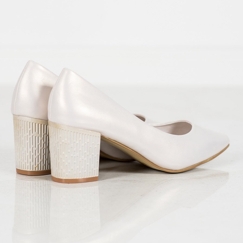 Goodin Pumpen auf einer Säule grau 2