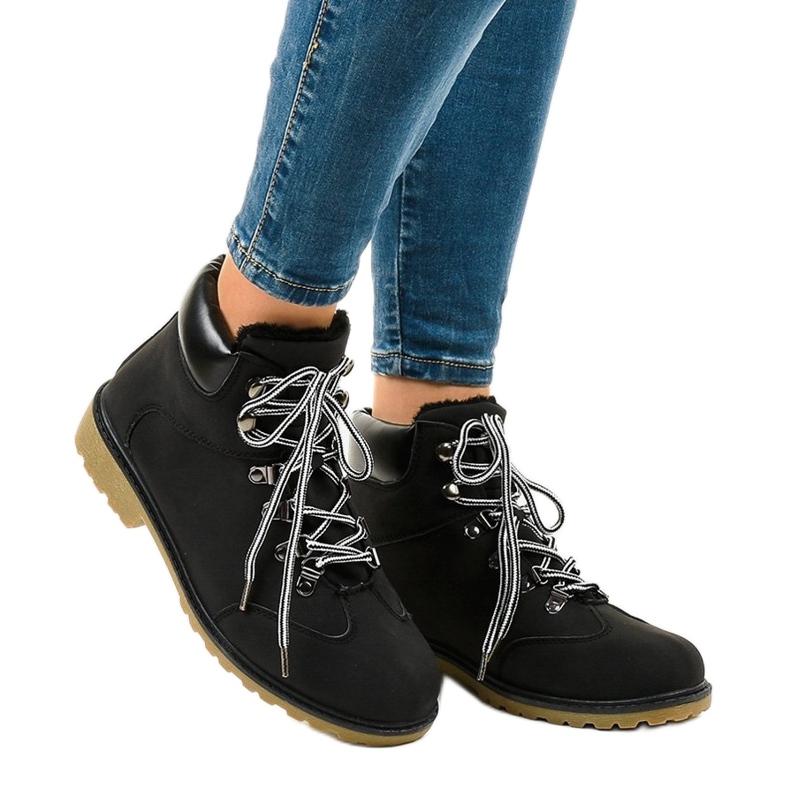 Schwarze isolierte Stiefel DS1702 1