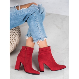 Ideal Shoes Wildleder Booties auf einer Bar rot 1