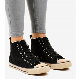 Schwarze isolierte Sneakers T-040 1