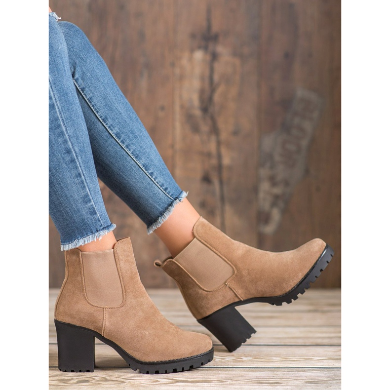 Queentina Chelsea-Stiefel an einer Bar braun 1