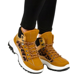 Isolierte braune Damensneaker F-19208-3 gelb 1