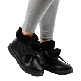 Schwarze, isolierte Sneaker mit 428-6 Reißverschluss 1