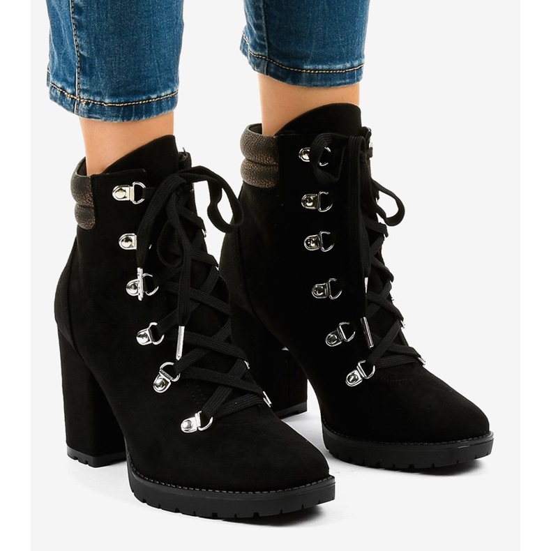 Schwarze Trapper-Stiefeletten aus Wildleder am 8992-Pfosten 1