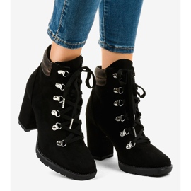 Schwarze Trapper-Stiefeletten aus Wildleder am 8992-Pfosten 2