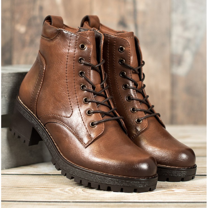 Filippo Trapper auf der Plattform braun 1