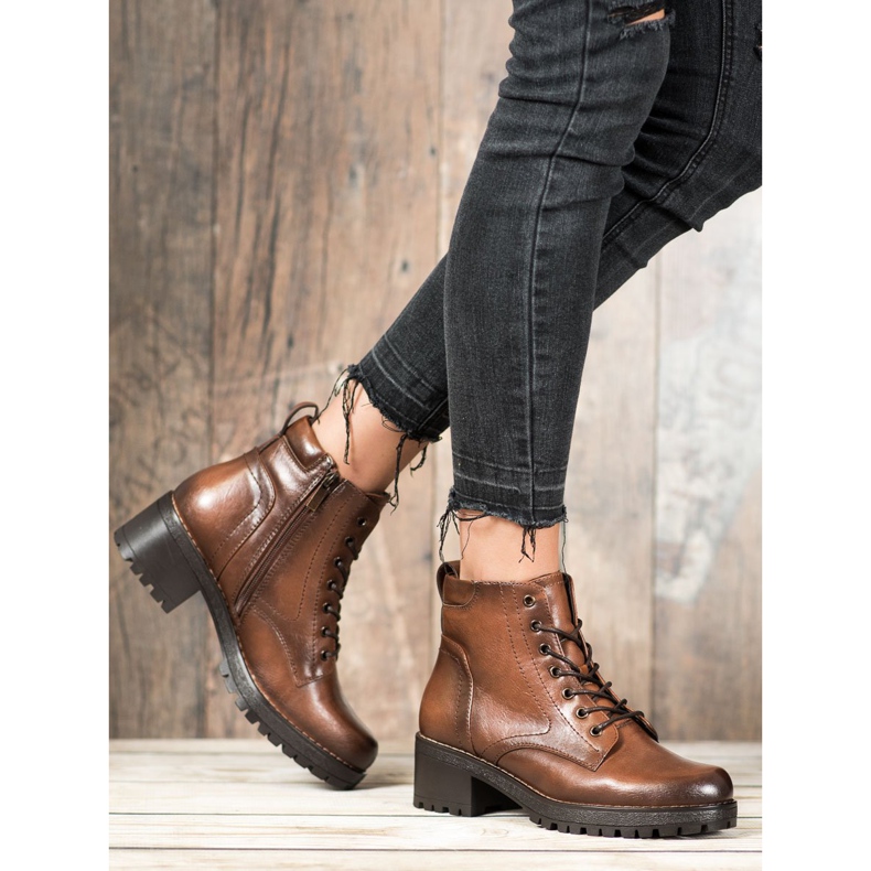 Filippo Trapper auf der Plattform braun 2