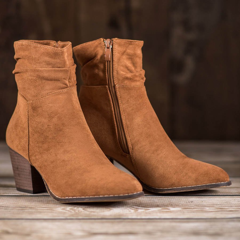 SHELOVET Freizeitstiefel auf einem Pfosten braun 1