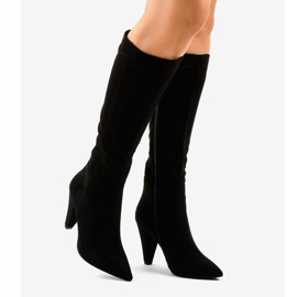 Schwarze Wildlederstiefel für Damen am 8677 Post 2