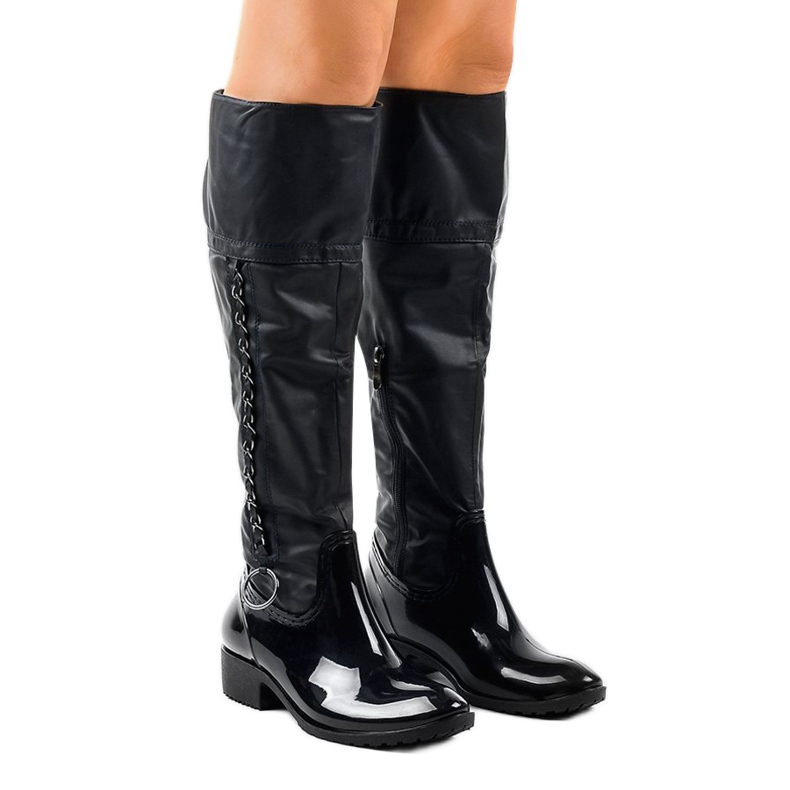 Marineblaue Stiefel mit Kette A101 1