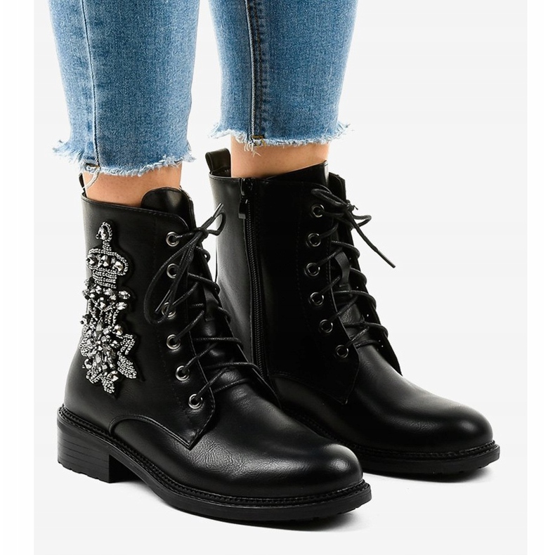 Schwarze flache Stiefeletten mit Steinen BH5501 1